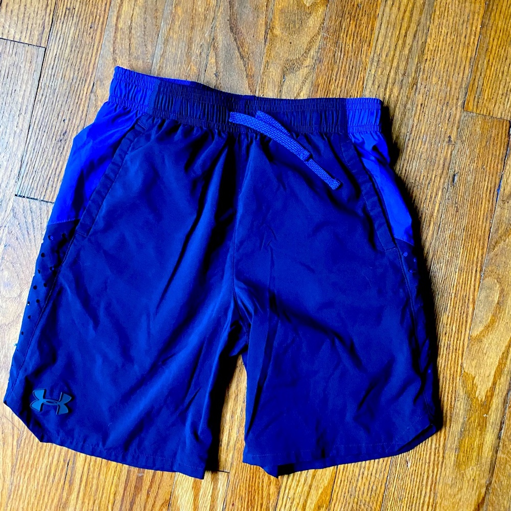 Youth medium UA shorts